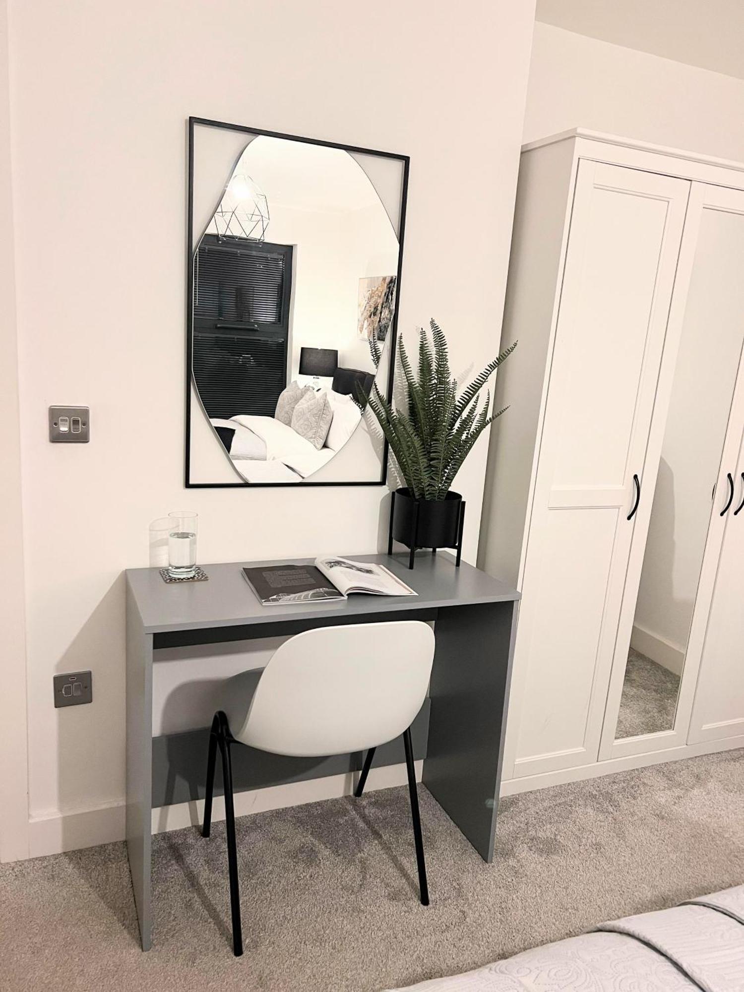 Luxury Flat In West Midlands Apartment *